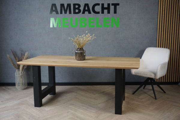 Verjongde Rechte Eiken Tafel H-model