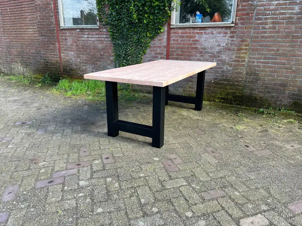 Douglas Tuintafel - H Model