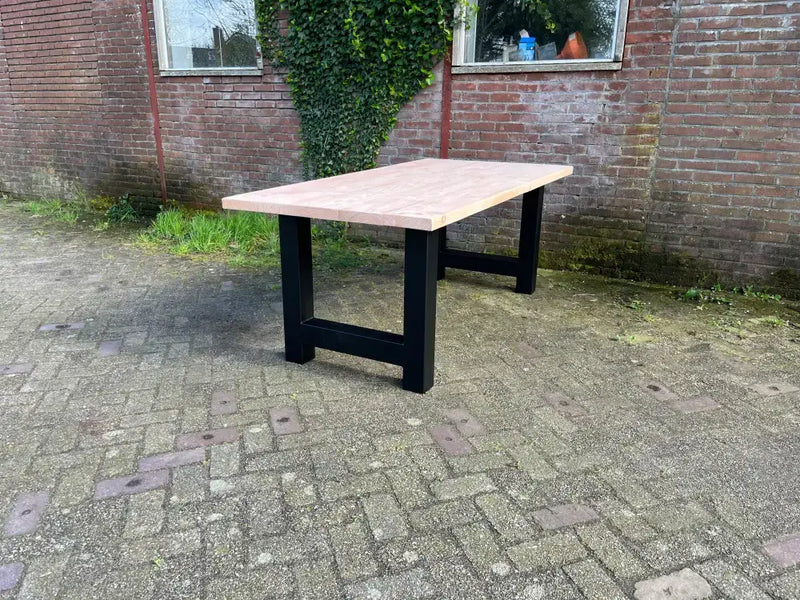 Douglas Tuintafel - H Model