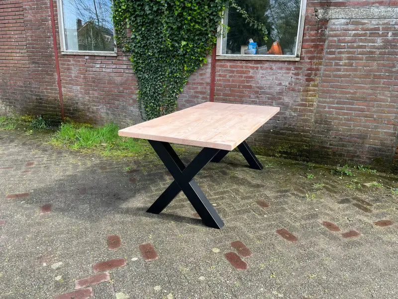 Douglas Tuintafel - X Model