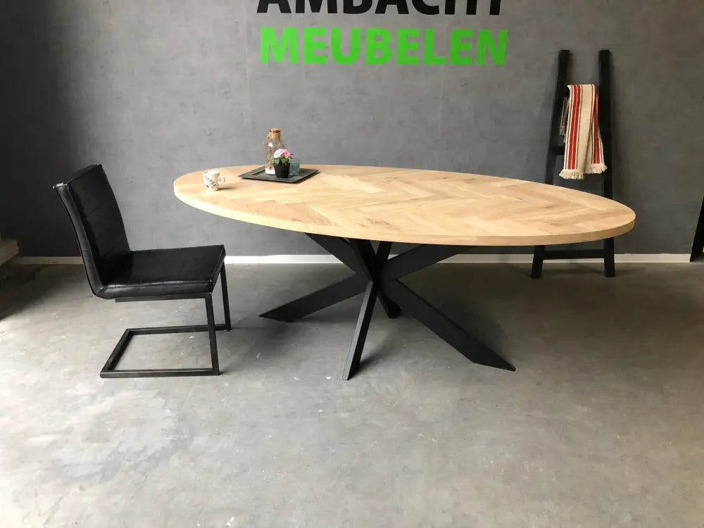 Ovale Eiken Visgraat Tafel Breda