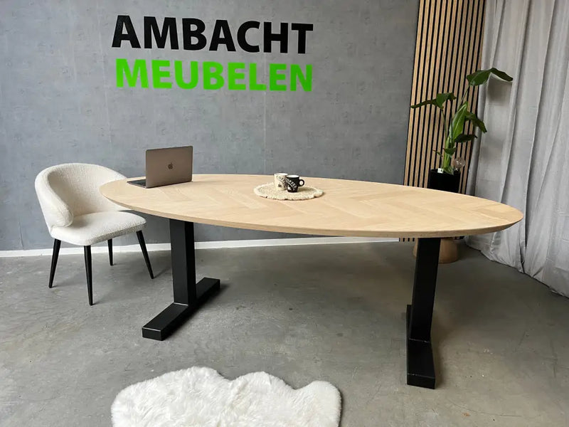 Verjongde Ovale Eiken Visgraat Tafel T-Poten Blok