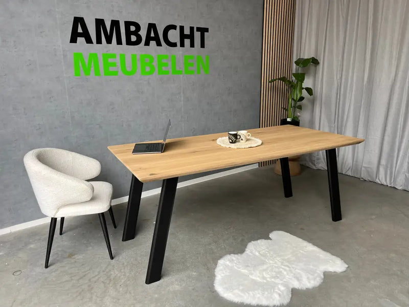 Verjongde Rechte Eiken Tafel Ovale Poten