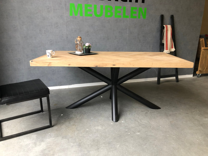 Eiken Visgraat Tafel Almelo